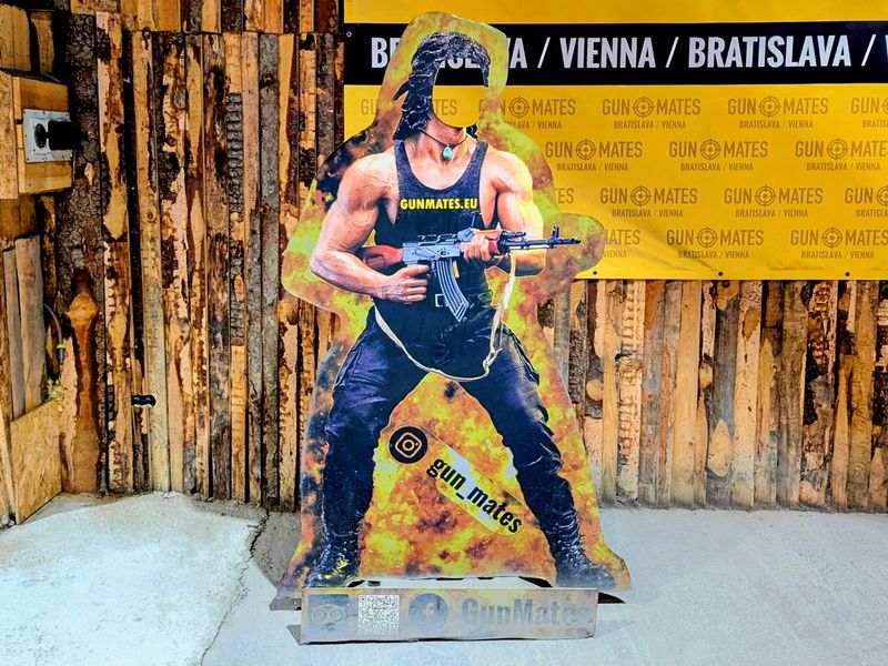 Zehn Schüsse mit der Kalaschnikow: Zum Baller-Tourismus in die Slowakei