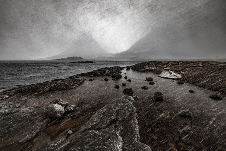 Während einer für einen nordnorwegischen Winter ungewöhnlich warmen Periode traf eine Sturmfront auf die Küste von Steigen mit ihren hoch aufragenden Bergen, schildert Björn Nehrhoff von Holderberg. 