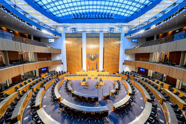 -VP-SP-Neos-FP-und-Gr-ne-wollen-Nulllohnrunde-f-r-Spitzenpolitik