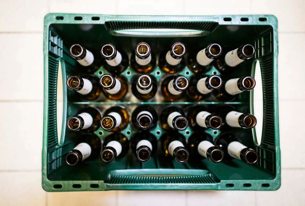 Lkw-verlor-in-Ober-sterreich-dutzende-Bierkisten