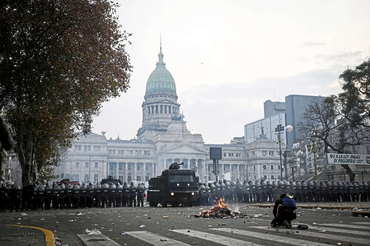 Auf den Straßen von Buenos Aires kocht es Argentinien derStandard