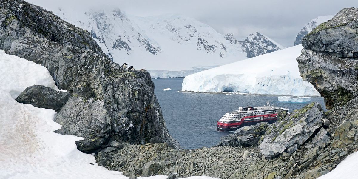 Wie es ist mit einem Hybrid-Kreuzfahrtschiff in die Antarktis zu fahren