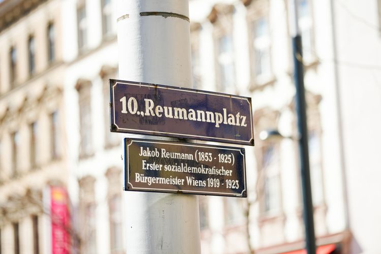Reumannplatz Favoriten Schild