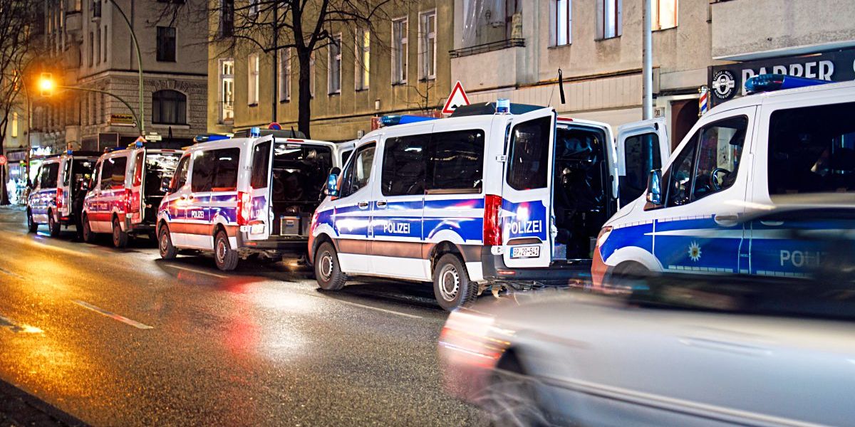 Mindestens 15 Verletzte Polizisten In Silvesternacht In Berlin ...