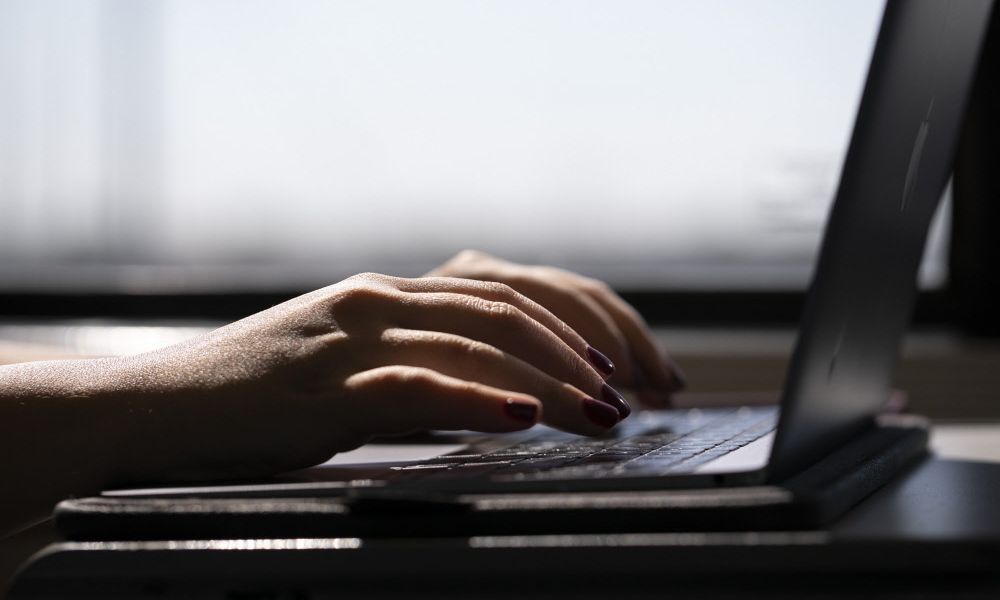 Frau muss Kindergeld wegen falscher E-Mail-Adresse zurückzahlen