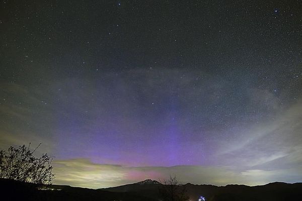 amateurfotos-zeigen-r-tselhaftes-blaues-nordlicht-ber-japan