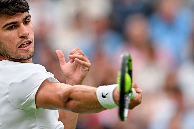 Titelverteidiger Alcaraz zittert sich in Wimbledon weiter