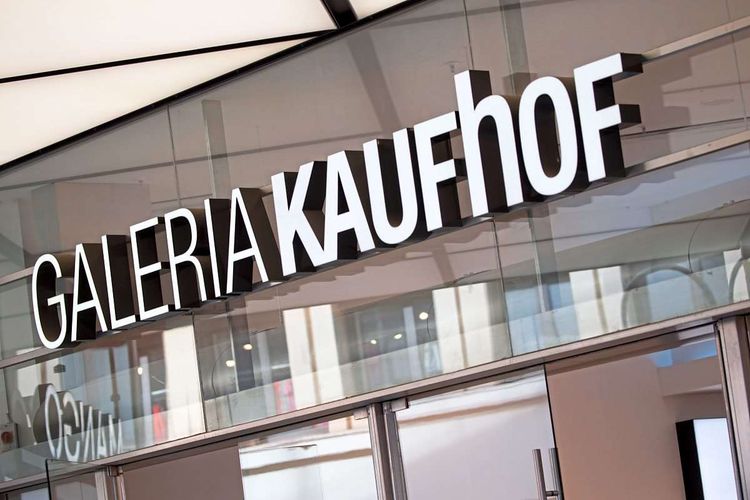 Schriftzug Galeria Kaufhof an einer Filiale der Warenhauskette Galeria Karstadt Kaufhof