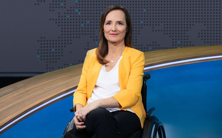 Mirjam Kottmann ist erste deutsche Newsmoderatorin im Rollstuhl.