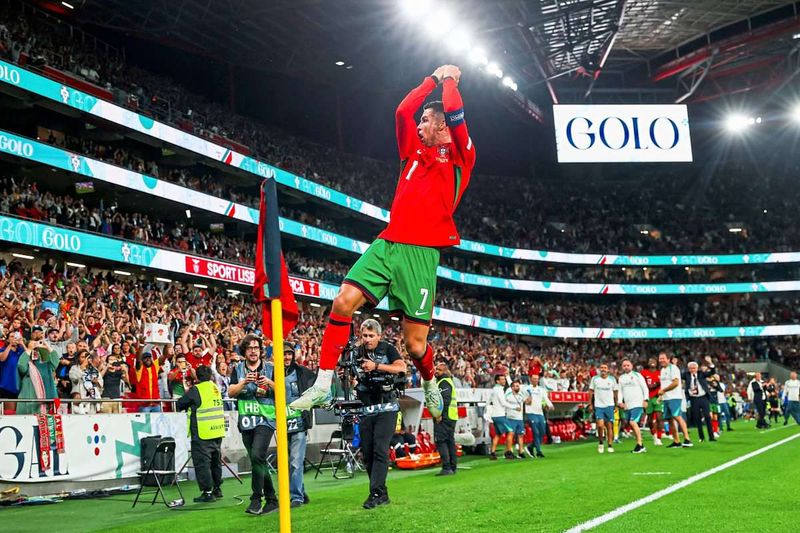 Ronaldo schießt Portugal zum Sieg gegen Schottland, Spanien schlägt Schweiz 4:1