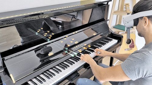 Magic Keys. Mit VR-Brille Klavier spielen lernen. 