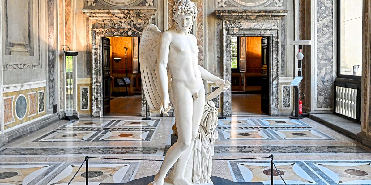 Distruggere una statua in una villa italiana: Un influencer si difende – Italia