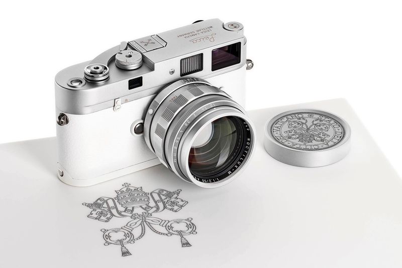 Kamera von Papst Franziskus in Wien für 6,5 Millionen Euro versteigert