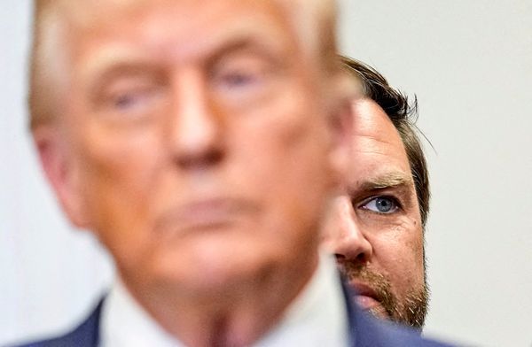 Timothy-Snyder-Die-gro-e-L-ge-hinter-Trumps-Bootsangriffen