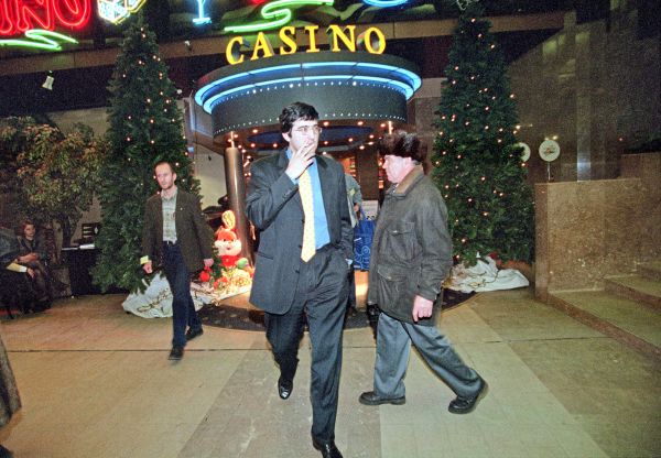 Ein-Schachweltmeister-als-Terrorist