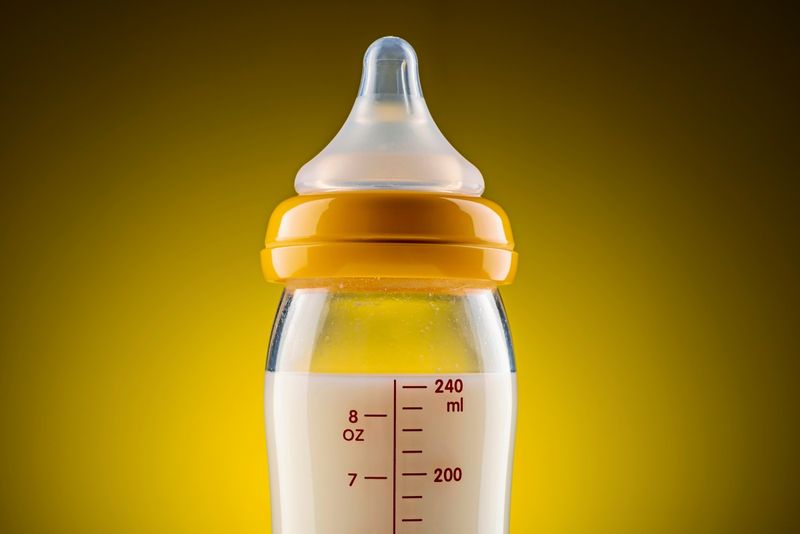 Vier mögliche Erkrankungsfälle durch verunreinigte Babynahrung in Österreich