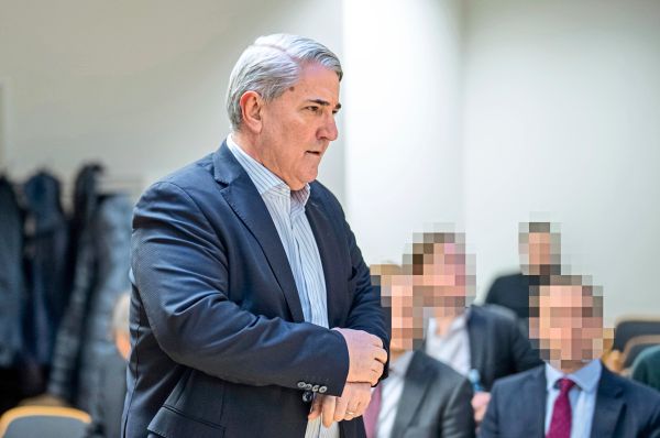 Prozess-gegen-Bezirkschef-Nevrivy-K-nnen-VIP-Einladungen-bei-Rapid-strafbar-sein-