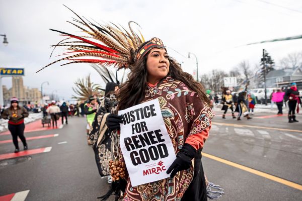 Landesweite-Proteste-in-den-USA-nach-t-dlichen-Sch-ssen-durch-ICE-Beamten