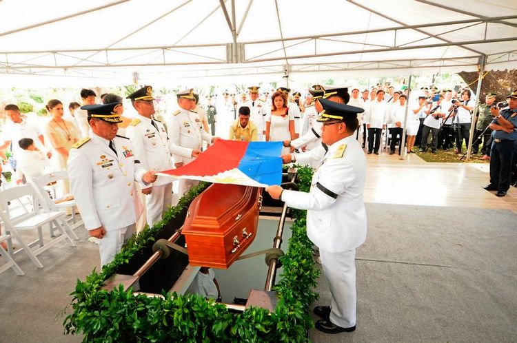 Diktator Marcos Auf Heldenfriedhof In Manila Beigesetzt Philippinen Derstandard At International