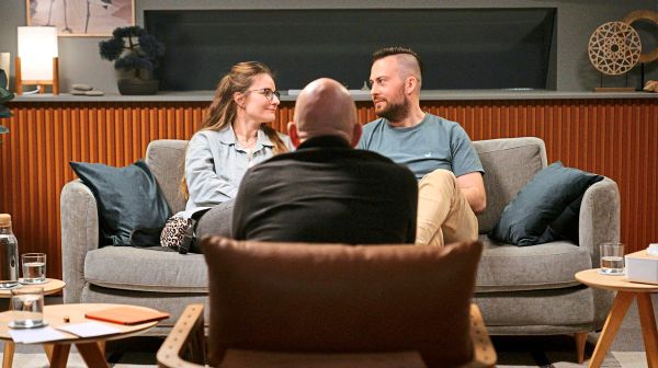 Tr-nen-Verletzungen-Umarmungen-NDR-Reihe-Die-Paartherapie-