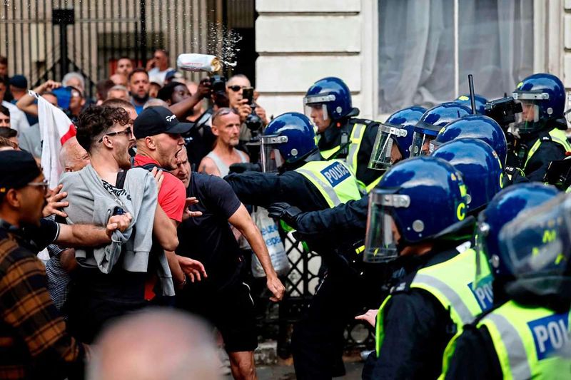 Protest nach Messerattacke von Southport eskaliert: Mehr als 100 Festnahmen in London