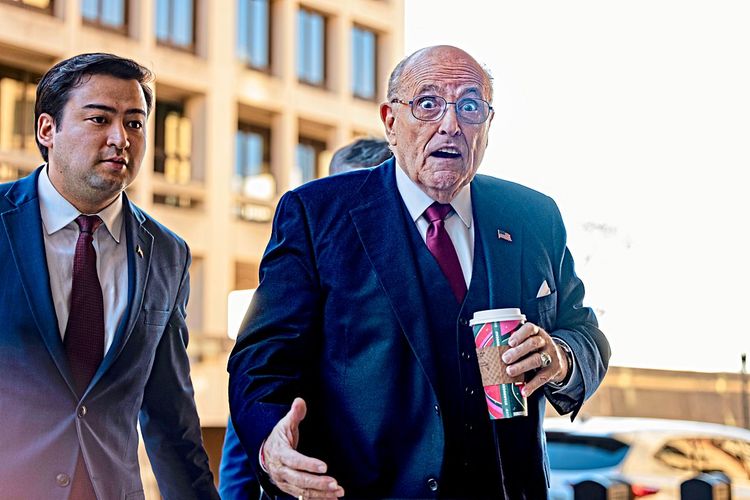 Rudy Giuliani reißt die Augen auf