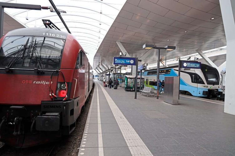 Zug Bahnhof Salzburg
