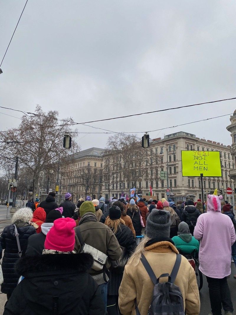 Femizid-Gedenken: "Gewalt gegen Frauen darf nicht hinter verschlossenen Türen bleiben"