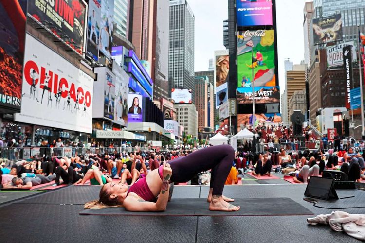 Yoga auf dem Times Square