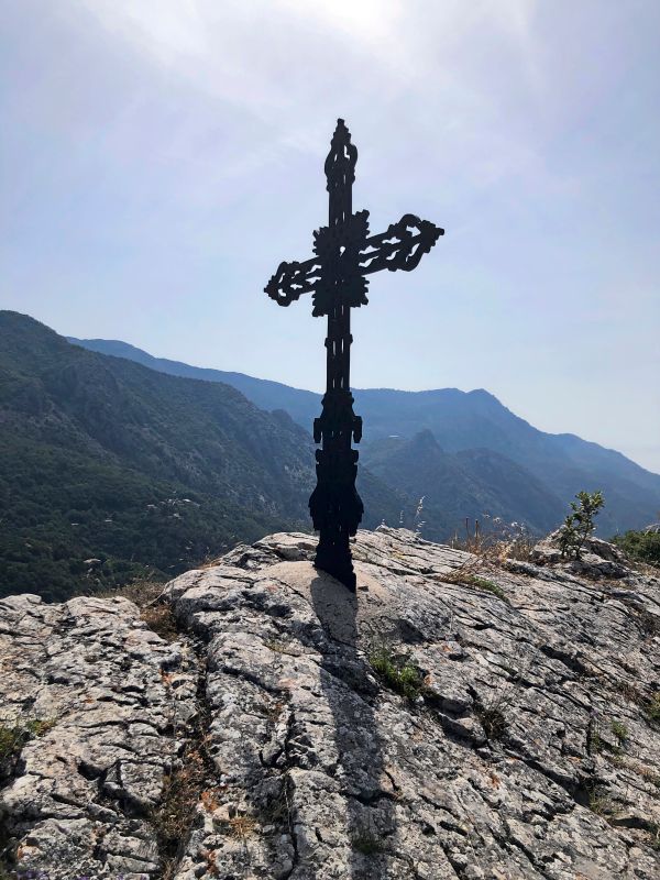 Spanien-streitet-ber-verschwundenes-Gipfelkreuz-in-den-Pyren-en