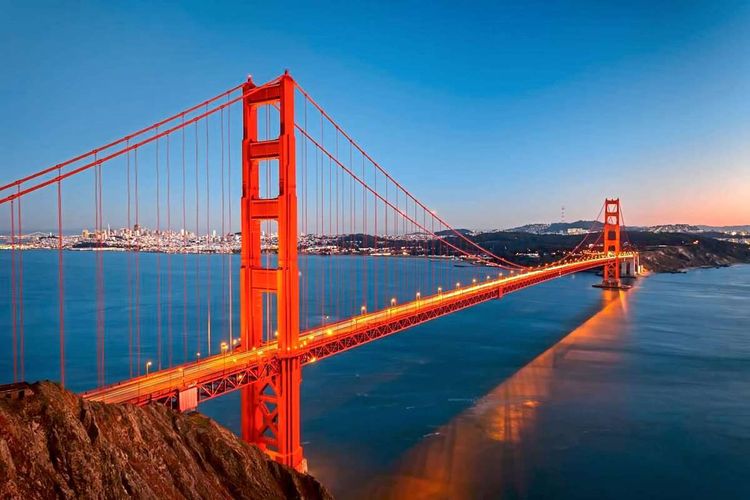 Golden Gate Bridge in San Francisco in der Dämmerung.