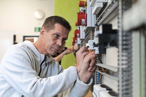 Klimajob-als-Plan-B-AMS-bildet-Arbeitslose-zu-Handwerkern-f-r-die-Energiewende-aus