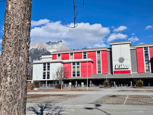 Ehemaliger-Kika-Saalfelden-wird-zu-Einkaufscenter-Einsa-