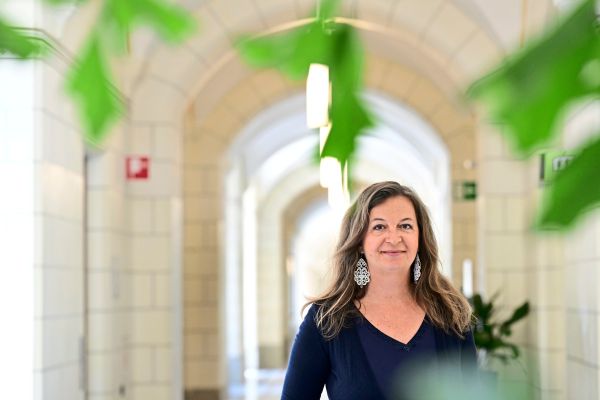 Sima-zum-Telefonieren-in-den-ffis-Es-will-nicht-jeder-wissen-welche-Beziehungskrise-du-hast-