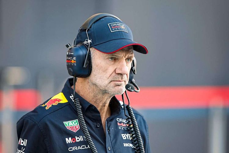 Adrian Newey schaut grantig.