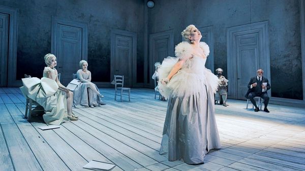 Die-Oper-auf-die-Schaufel-genommen-L-opera-seria-im-Theater-an-der-Wien