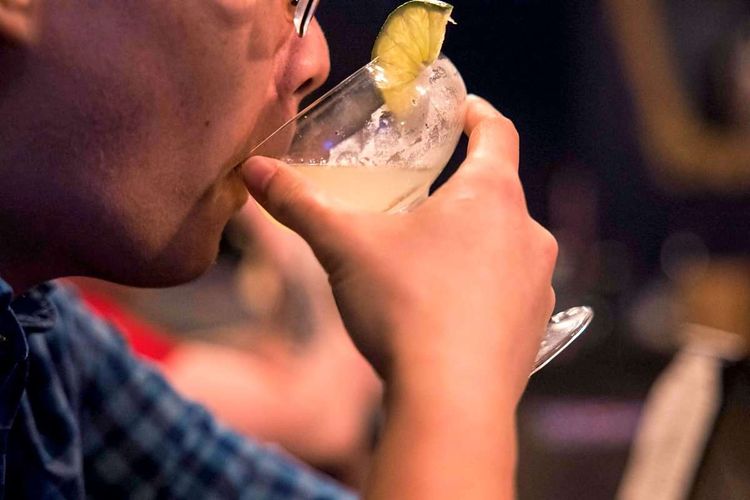 Sieht aus wie ein Cocktail, ist aber keiner. Zumindest keiner mit Alkohol. Das Interesse an alkoholfreien Drinks steigt weltweit, nicht nur im vergangenen Dry January.