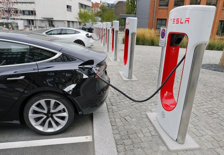 Le superchargeur Tesla rendu illégal en Allemagne ! 🇩🇪