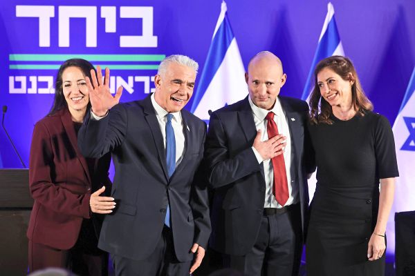 Zwei-M-nner-wollen-Israels-Premier-Netanjahu-aus-dem-Amt-vertreiben