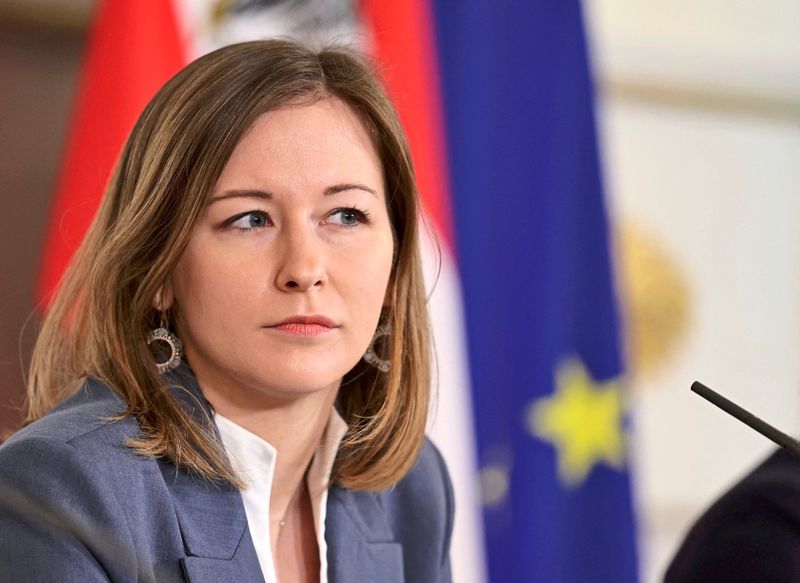 Europaministerin Plakolm positioniert sich in Paris klar gegen Antisemitismus