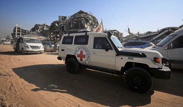 Sterbliche-berreste-im-Gazastreifen-an-Rotes-Kreuz-bergeben