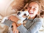 Kinder und Tiere: Wie man mit der Smartphone-Kamera Zecken und Läuse findet