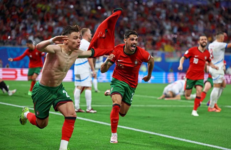 Portugal ringt Tschechien mit spätem Siegestreffer 2:1 nieder