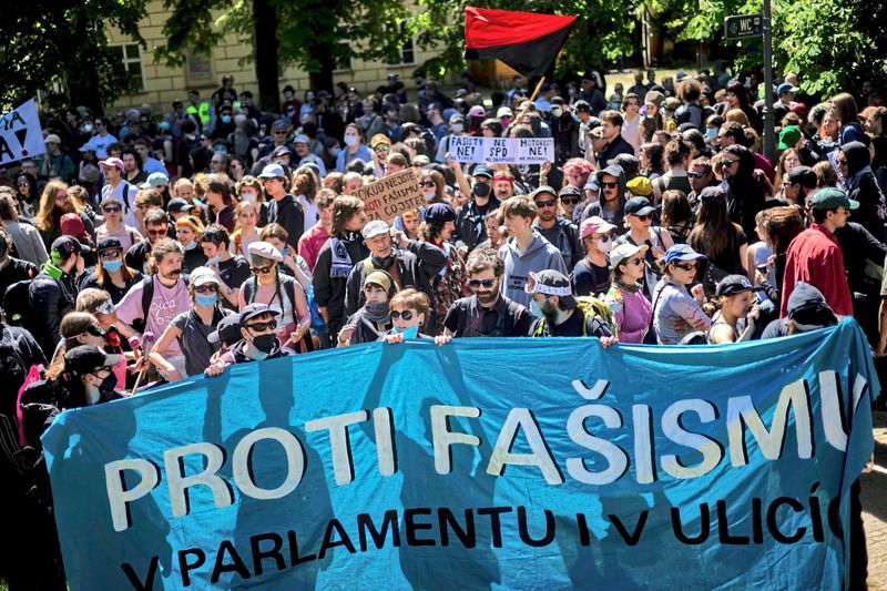 Österreichische Neonazis bei Gewaltattacken in Pra