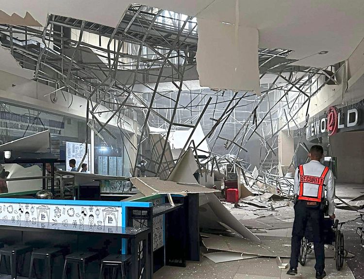 Eingestürzte Decke in Einkaufszentrum nach Erbeben in Philippinen