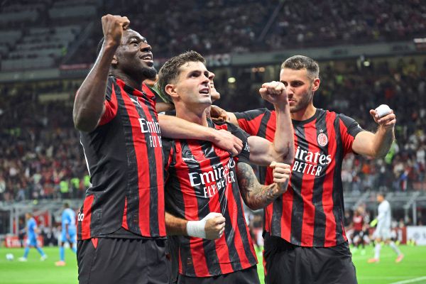 Milan-bernimmt-mit-2-1-Sieg-ber-Napoli-Tabellenf-hrung-in-Serie-A