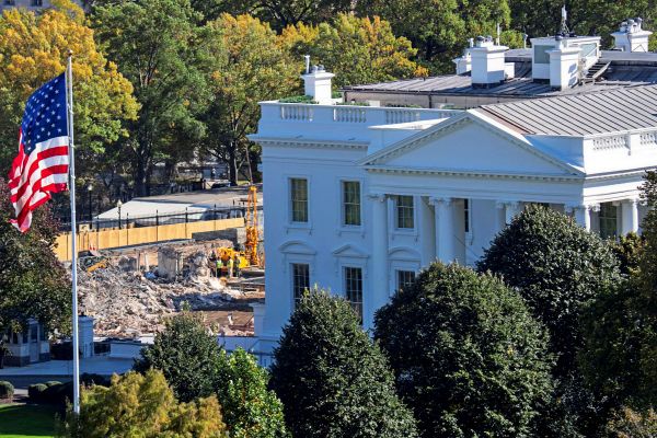 Krieg-gegen-die-Moderne-Welche-Motive-hinter-Trumps-Ballsaal-Pl-nen-stehen