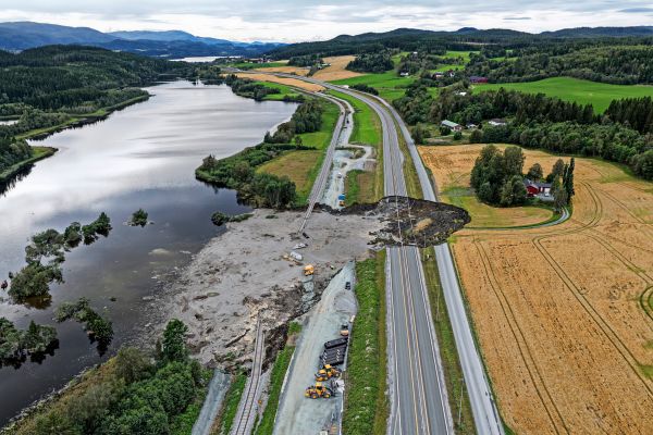 Spektakul-rer-Erdrutsch-in-Norwegen