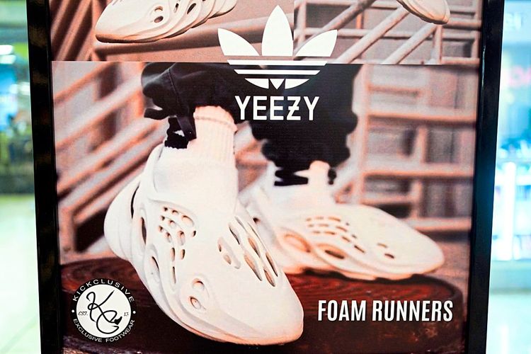 Schuhschachtel der Yeezy Foam Runners