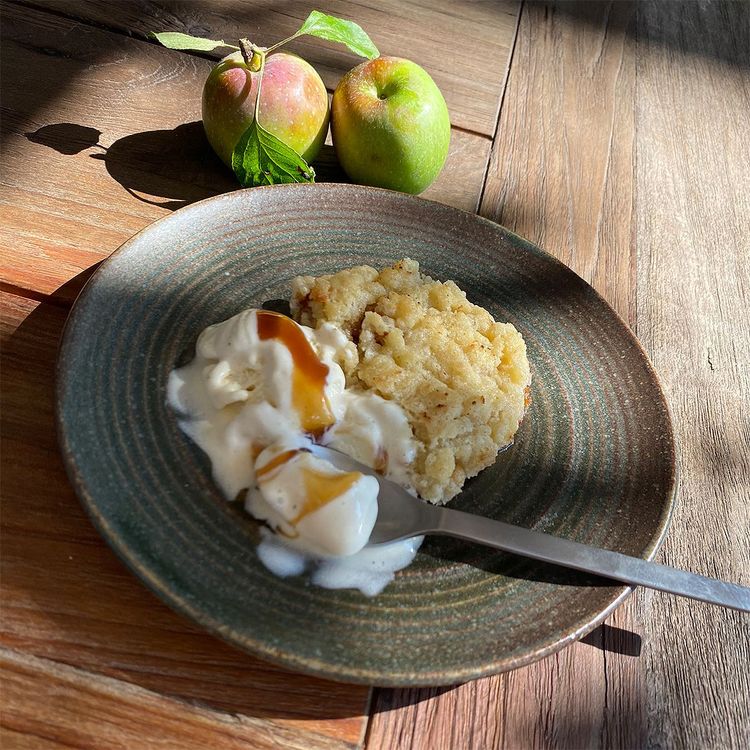 Einfacher und köstlicher Apfelcrumble vom Grill - Desserts &amp; Süßspeisen ...